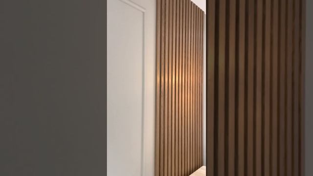 Настенные рейки в минималистичном интерьере кухни смотреть онлайн