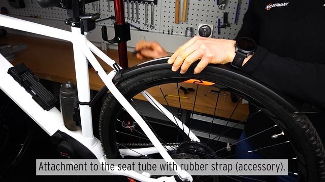 How to easily mount the HIGHTREK mudguards! смотреть онлайн
