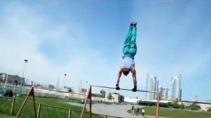 Сложные гимнастические элементы  на турнике Сергей Беликов