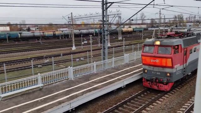 Электровоз ЧС2Т-985 резервом, о.п. Навалочная, г.СПб, 03.11.2023г.(4K UHD) смотреть онлайн