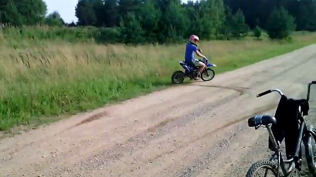 Как надо учится ездить, на заднем;)) смотреть онлайн