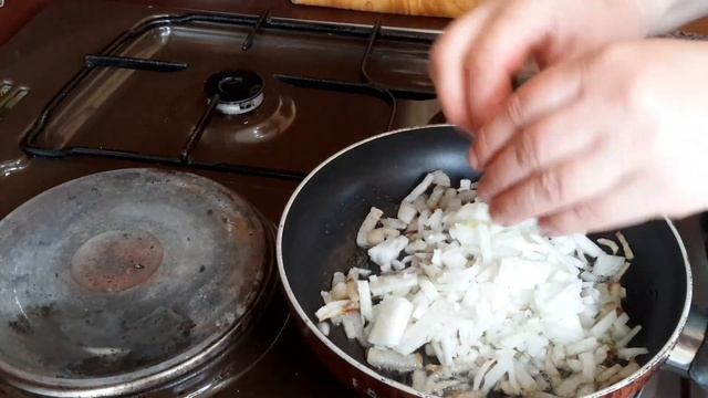 #КухняСССР А вы так готовите картошку? Шесть картошек и 1кг соли.Так картошку никто не готовит. смотреть онлайн