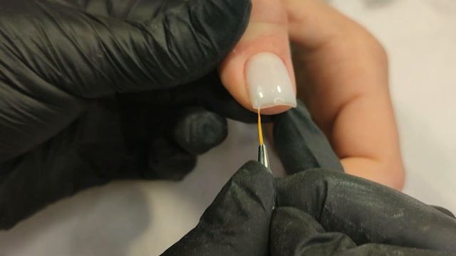 Ремонт сломанного угла и самая простая техника прорисовки френча смотреть онлайн