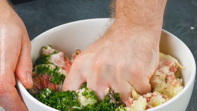 Stack 10 Slices Of Salami & Cut Them Into Flowers | Creative Egg Roll Recipe смотреть онлайн