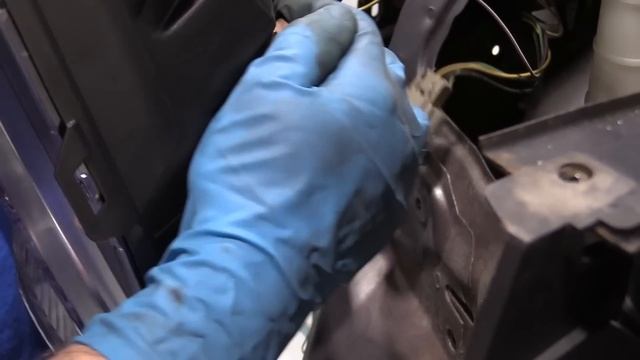 How to Replace Headlights 08-12 Ford Escape смотреть онлайн