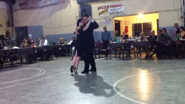 Aldana Silveyra y Diego Ortega - Solamente ella- Lucio Demare , Sunderland Club Milonga " Malena" смотреть онлайн
