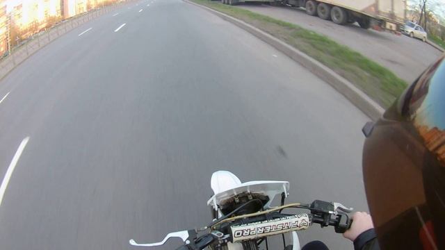 На питбайке по городу смотреть онлайн