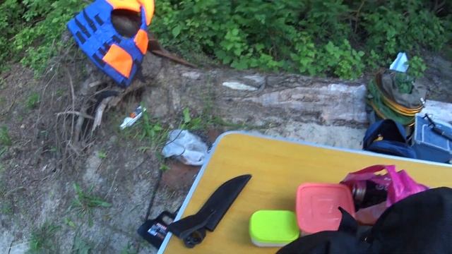 УЕХАЛ ОДИН НА ОСТРОВ С НОЧЕВКОЙ / НЕЖНЫЙ ШАШЛЫК ИЗ ГОВЯДИНЫ / ГОТОВИМ НА РЫБАЛКЕ смотреть онлайн
