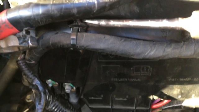 Замена аккумулятора на Форд Куга 2 смотреть онлайн