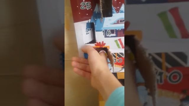 8 окошко в адвент календаре с антистресами смотреть онлайн