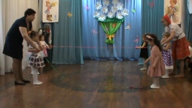 Младшая Группа "ЛАДУШКИ", поздравляет мамочек, бабушек и сестер с Праздником 8 Марта. Детский сад N смотреть онлайн