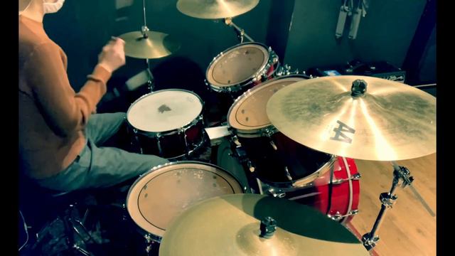 【Måneskin】 I WANNA BE YOUR SLAVEを叩いてみた смотреть онлайн