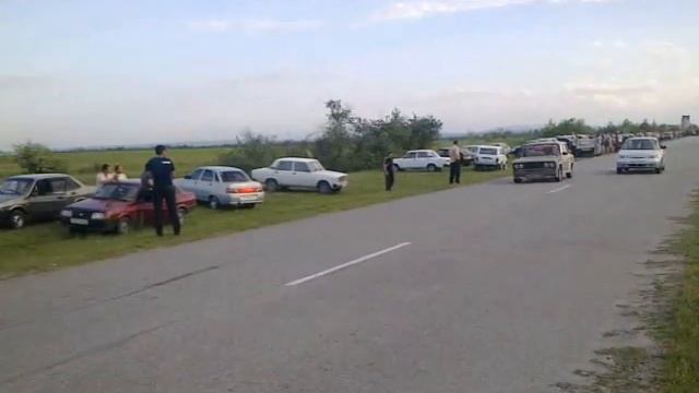 2106 против ВАЗ 2110 16V смотреть онлайн