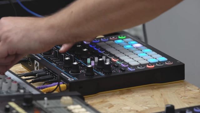 Novation // Circuit Mono Station - Performance смотреть онлайн