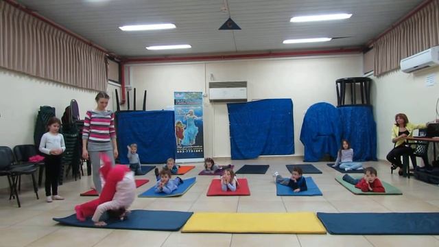 СЦЕНИЧЕСКАЯ  ПЛАСТИКА. КУВЫРКИ  И  МОСТИК.