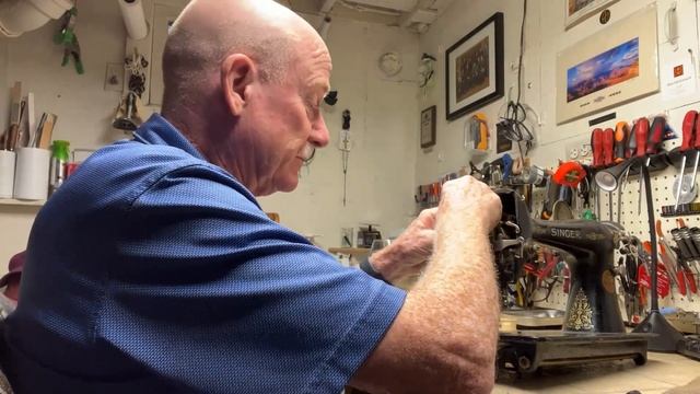 Bernina Jeff How to restore old Singer treadle sewing machine what to remove how to polish & clean смотреть онлайн