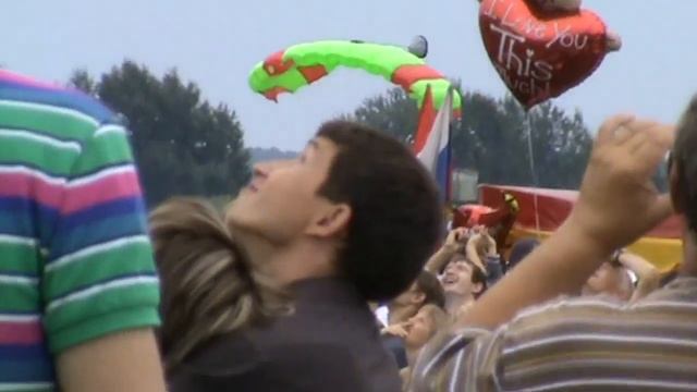 Приземление парашютистов смотреть онлайн