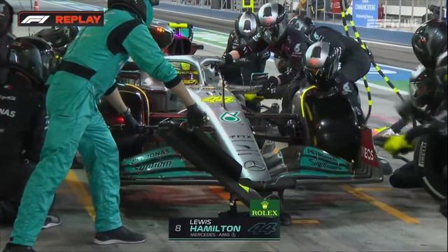 Mercedes mini stuck at Hamilton pit-stop Bahrain GP 2022 смотреть онлайн