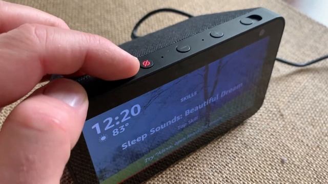 Amazon Echo Show - How to Disable The Microphone смотреть онлайн