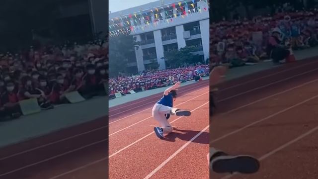 Девочка танцует Брейк-данс ? смотреть онлайн