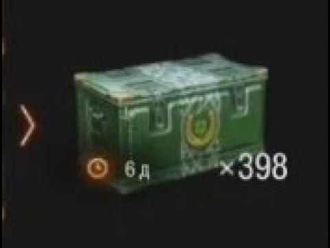 Корбен открывает коробки