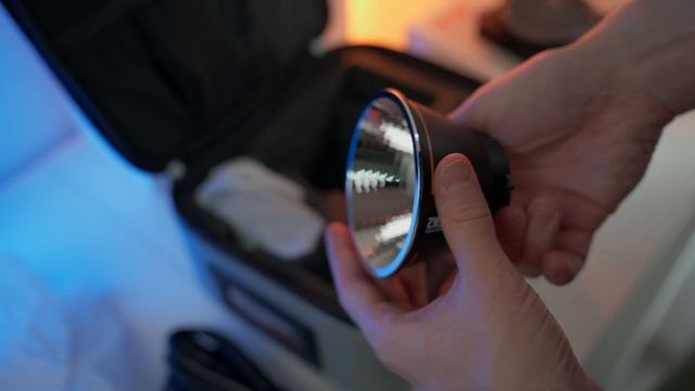 Molus X100. Очень крутой и портативный проффесиональный свет смотреть онлайн