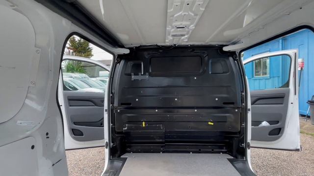 £17,750 + VAT 2018 (68 PLATE) PEUGEOT EXPERT PRO STANDARD BLUE HDI