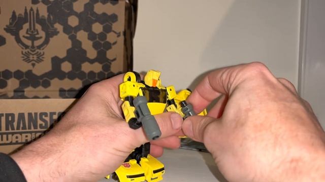 Transformers WFC generations selects hubcap review. G1 & War for cybertron collection bumblebee смотреть онлайн