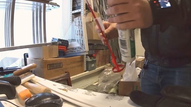 Силиконовый пистолет Ultraflow Cartridge и засохший тюбик. смотреть онлайн