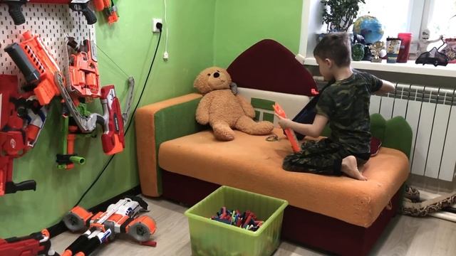 NERF Game Creepy Hand Attacks Silver Youtube Button Нерф игра Битва за серебряную кнопку ютуб