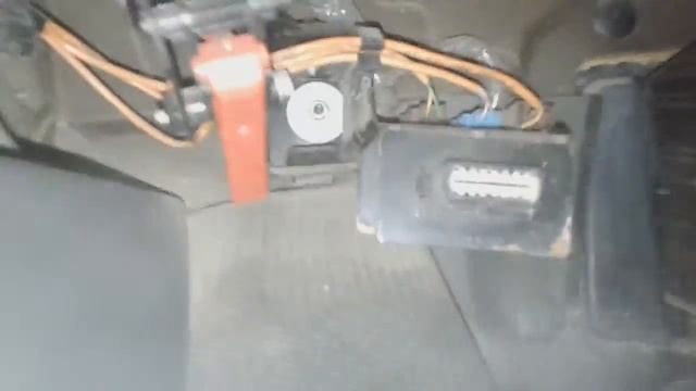 Где находится диагностический разъём на Peugeot Expert 1, Fiat Scudo 1, Citroen Jumpy 1 (1998 г.)? смотреть онлайн