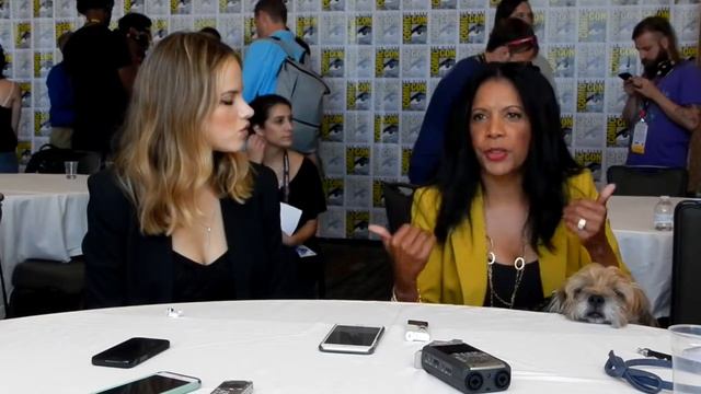 The Orville - Halston Sage & Penny Johnson Jerald Interview - SDCC 2017 смотреть онлайн