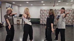 KARD - CAKE dance practice by The Heat