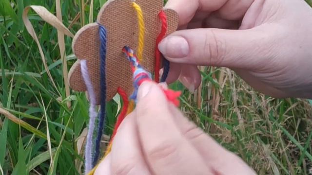 Плетём шнурок для кулона. Пара нескучных способов! смотреть онлайн
