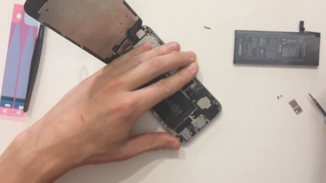 Замена аккумулятора на iPhone 6 (аккумулятор NOHON) ? Replacing the battery on iPhone 6 ? смотреть онлайн