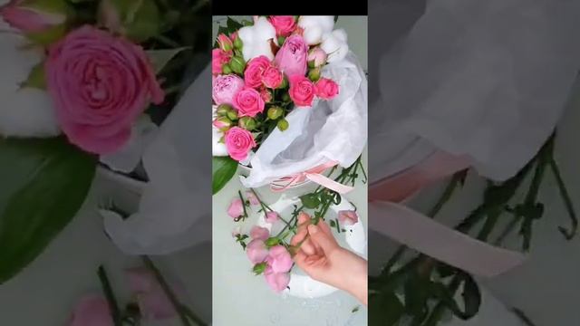 Как собрать шляпную коробку с цветами и конфетами