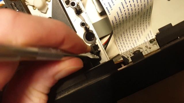 CD-Player-Tray öffnet nicht: Schublade ausbauen, Antriebsriemen reinigen/wechseln (DENON DCD-755AR) смотреть онлайн