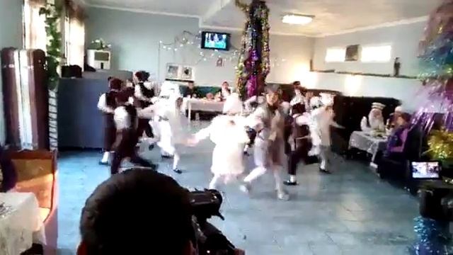 Новогодний танец попури смотреть онлайн