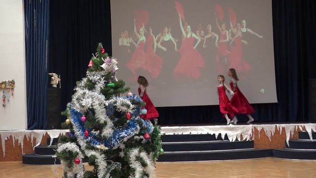 Новогодний праздник смотреть онлайн