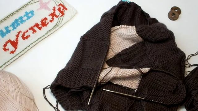 3 часть. Смена цвета. Я вяжу кардиган со змейками смотреть онлайн