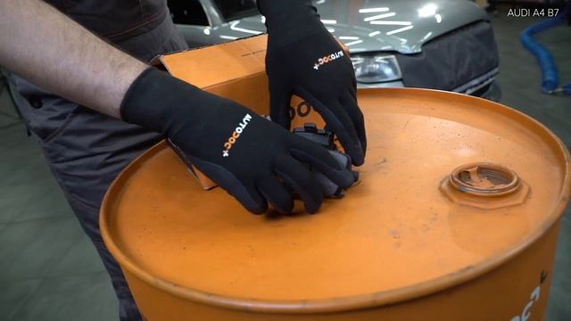 Comment remplacer des plaquettes de frein arrière sur AUDI A4 (B7) [TUTORIEL AUTODOC] смотреть онлайн