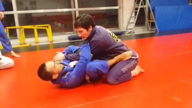 Неделя 1. Урок 1. Защита от рычага локтя из закрытого гарда.