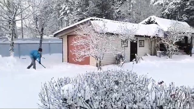 Очистка снега на даче (меня здесь нет) смотреть онлайн