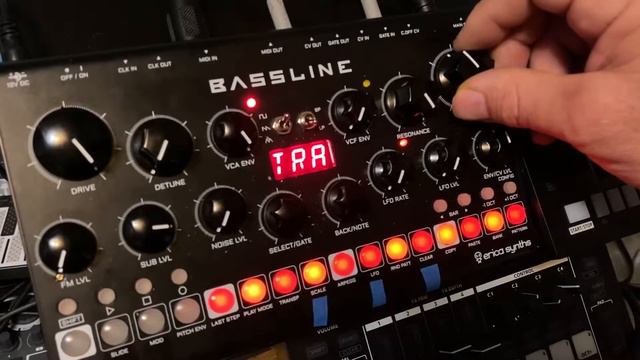 Weekend Noodle Jam #2 - Erica Synths DB-01 Bassline смотреть онлайн