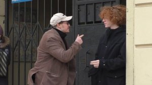 ОЧЕНЬ ГРОМКО ПЕРДИТ НА ДЕВУШЕК/РЕАКЦИЯ ЛЮДЕЙ НА МОИ ВЫХОДКИ/Funny WET FART Prank