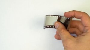 Как достать кончик пленки из кассеты. How to pull the tape from the cassette.