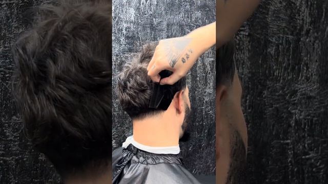 TaperFade в исполнении нашего барбера Миши?Друзья, оцените конечный результат вашими реакциями) смотреть онлайн