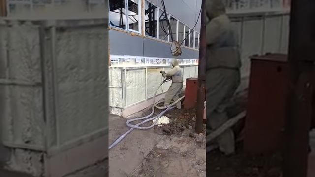 Утепление цоколя пром здания ППУ