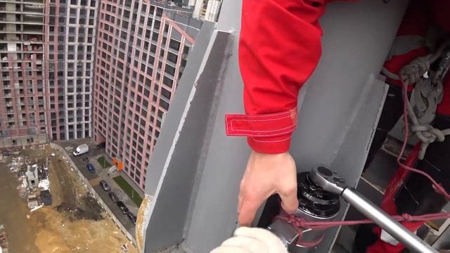 Труба 80м проверка болтовых соединений | Промышленный альпинизм смотреть онлайн