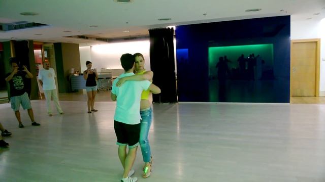 iDance studio - Milán & Kati kizomba sokkterápia 2015.07.19 смотреть онлайн